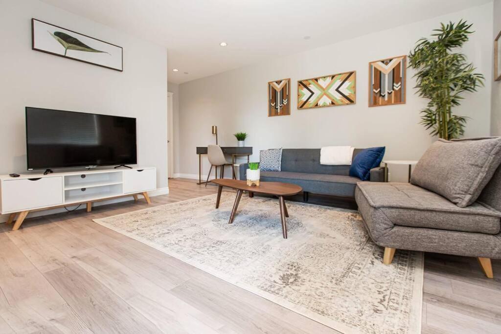 Beautiful & Cozy 1 Bedroom 1 Bath In The Westshore Victoria Zewnętrze zdjęcie